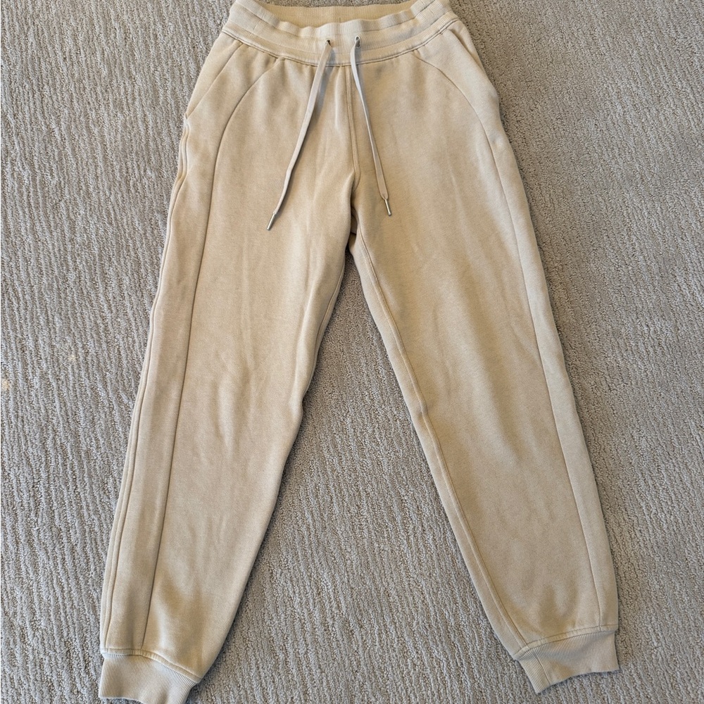 Lululemon Scuba Joggers size 4 excellent condition!